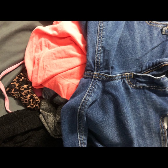 Hollister jeans; size 7R; 28x33; EUC - Picture 5 of 5